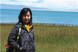 翻译奖：国家通用语言文字←→蒙古文作者：朵日娜（蒙古族）         获奖感言大学毕业后，我到专门从事蒙译汉文学翻译的小机构——昭乌达译书社工作。在著名文学翻译前辈那顺德力格尔老先生的指导下，投入到昭乌达译书社庞大的翻译出版工程——《历代蒙古族文学作品选编》的编纂工作中。在编校收入丛书的众多文学翻译家译作过程中……