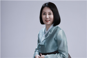 翻译奖：国家通用语言文字←→朝鲜文作者：郑风淑（朝鲜族）         获奖感言感谢致力于培养各民族作家翻译家的《民族文学》杂志，一直以来给我们搭建各具特色的平台，让我们各民族兄弟姐妹在共有的中华文化家园中尽情地书写生活、表达胸臆，实现自我价值。 朝鲜族著名作家许连顺跳出原有的创作思维，以作家特有的胸怀和眼界感悟博大精深的中华文化，探索边疆少数民族文学融入……