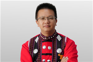 诗歌奖：《空山寂》作者：张伟锋（佤族）         获奖感言我的诗集《空山寂》获得第十三届全国少数民族文学创作骏马奖，对我个人、对佤族的文学创作而言，是一种鼓励，更是一种鞭策。在我之前有董秀英、袁智中、聂勒、伊蒙红木等四位佤族作家获过骏马奖。作为一个20世纪80年代出生的佤族诗人，我在横向的观察和纵向的人生经历之后，抵达了当今、当下的生活语境……