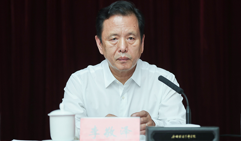 7月20日，评委会主任李敬泽主第一次全体会议