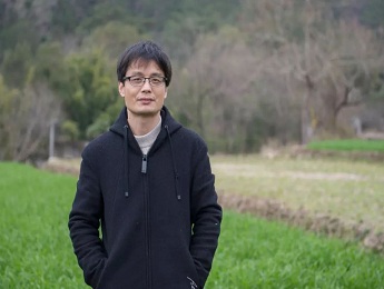 独家访谈 | 东君：向内走，触及他们的记忆与欲望