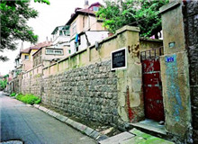 现代作家的青岛印象与抗战记忆　　青岛是中共地下党组织和左联小组的重要据点，也是大批现代作家的寓居之地。[详细]