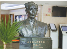 《游击队歌》：“每一寸土地都是我们自己的”　　“我们都是神枪手，每一颗子弹消灭一个敌人。我们都是飞行军，哪怕那山高水又深……”[详细]