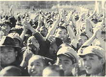 重整河山待后生——　　《四世同堂》的时间线是抗战全程，小说虽然是虚构的，但具体的描写，连一株花草都是真实的。老舍身在重庆，心在北平。[详细]