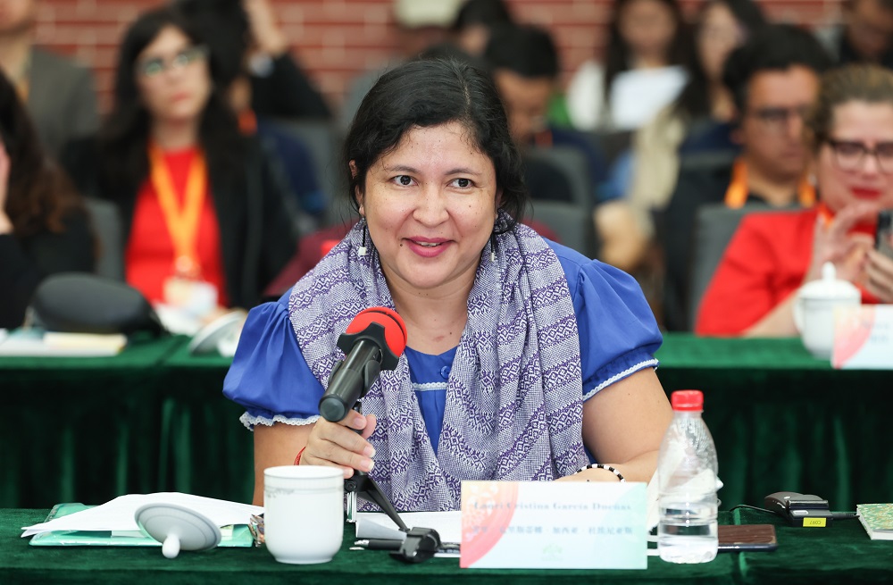 萨尔瓦多诗人劳里·克里斯蒂娜·加西亚·杜埃尼亚斯