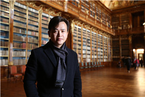 科幻文学：获奖作品《火苗照亮宇宙：暗生命传奇》作者：王威廉         获奖感言小时候，我第一次读到郑文光先生的《飞向人马座》，书中描绘的浩瀚宇宙和中国少年探索黑洞的勇气深深震撼了我，让我对深空充满了无限的好奇与想象。从那时起，对未知世界的探索欲望便埋藏在我的心里。