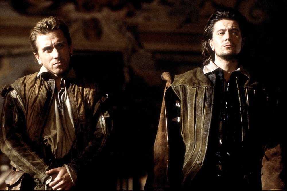 电影《君臣人子小命呜呼》由蒂姆·罗斯和加里·奥德曼主演。