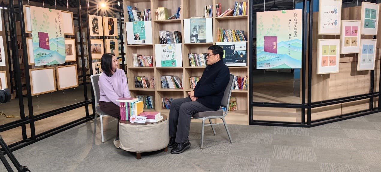 程文胜(右)谈《灯盏》