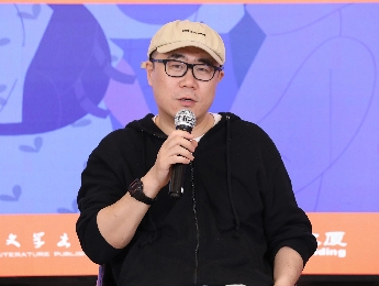 流量狂欢中的“躺平”诗学