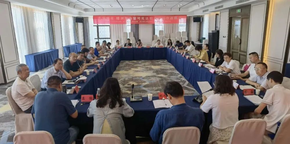 2023年8月8日至9日,文润师市·《绿洲》笔会暨可克达拉文学创作改稿会邀请疆内外名家授课改稿