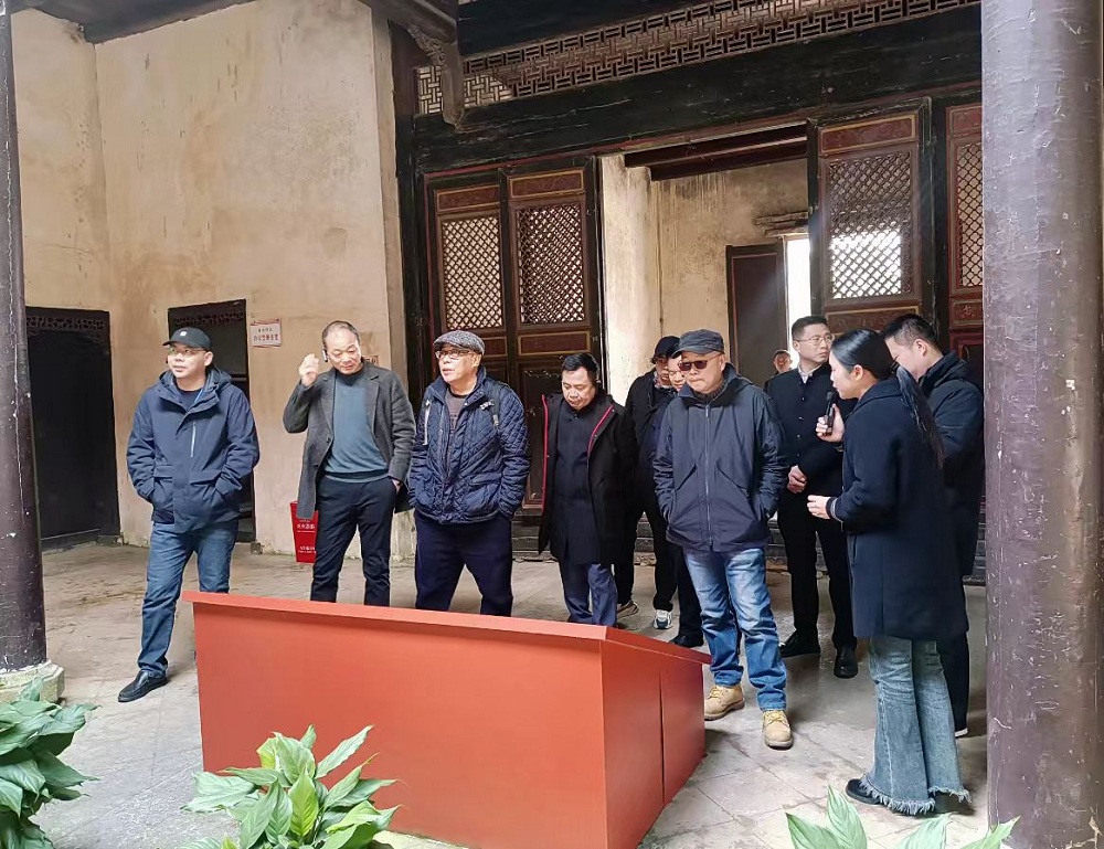 2025年2月11日,采风团一行在小布镇革命旧居旧址群参观。