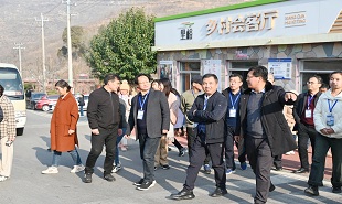 全国文学名刊名编创作笔会与会作家参观九女峰乡村振兴示范区