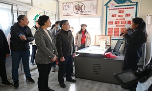 全国文学名刊名编创作笔会与会作家参观泰山党史教育基地