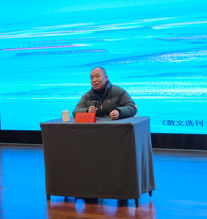 茅盾文学奖得主梁晓声作文学讲座